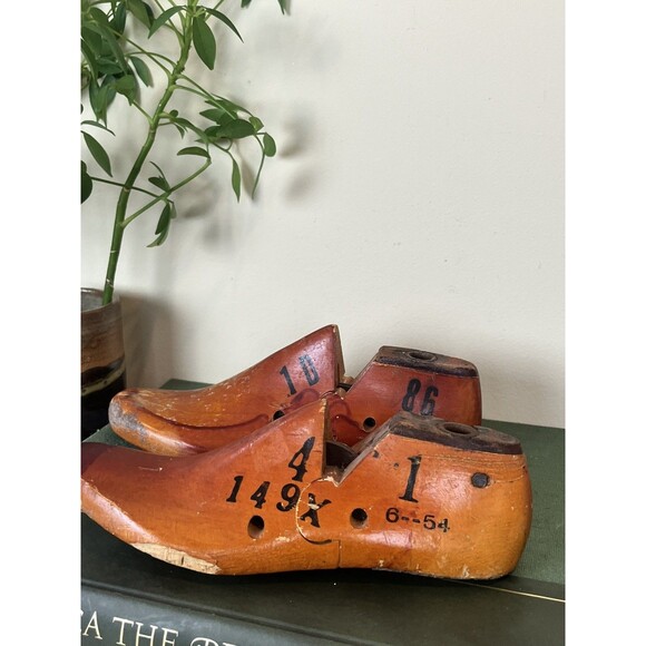 Vintage 1950’s Child Wood & Metal Shoe Forms Rustic Primitive Country Farmhouse - Picture 4 of 9